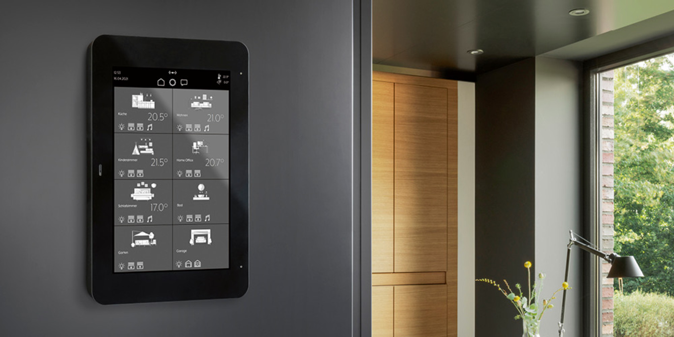 JUNG Smart Panel 8 bei Elektrotechnik Reinhold GmbH in Gersdorf